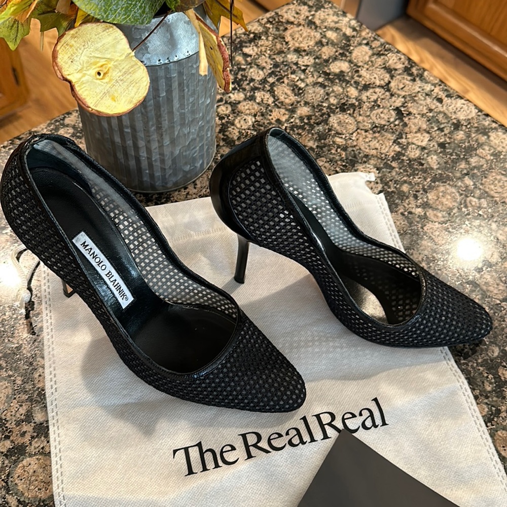 EUC Manolo Blahnik black mesh pumps, size 39